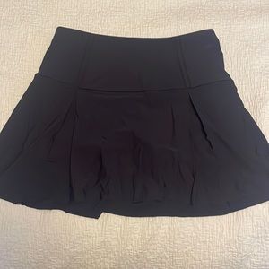 Lululemon skirt size 6 tall